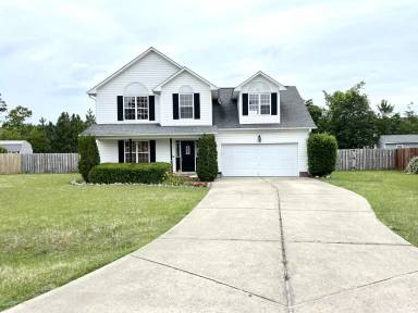 Main picture of 82 Essex Ct W