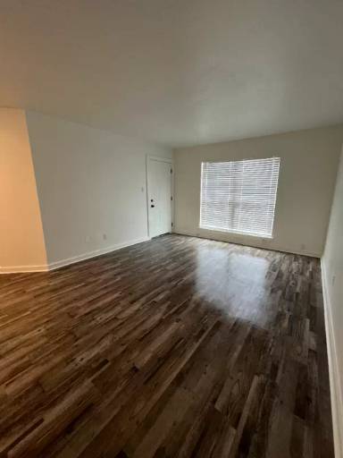 Main picture of 2535 Airport Cir