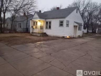 Main picture of 2143 S Laura Ave