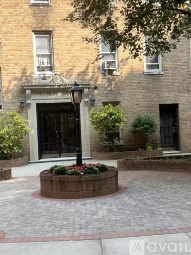 Main picture of 4761 Broadway Apartments