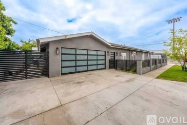 Main picture of 700 Magnolia Ave