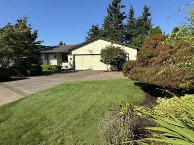 Main picture of 2660 32nd St