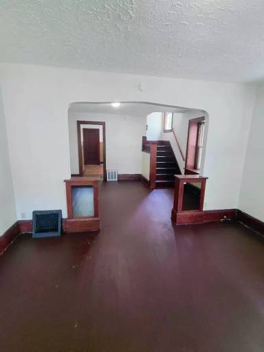 Main picture of 98 E Mapledale Ave