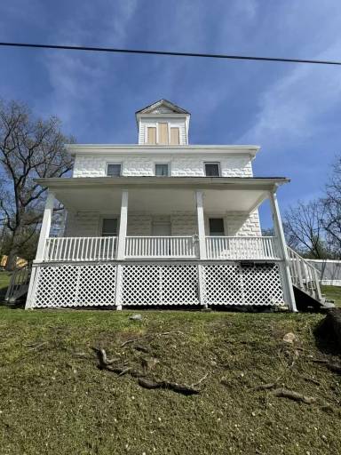 Main picture of 6 Laurel Hill Ln