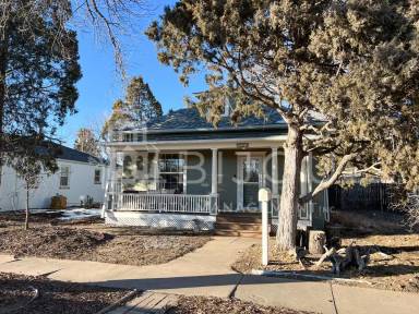 Main picture of 224 E Madison St