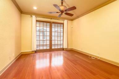 Main picture of 7711 Broadway