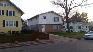 Main picture of 920 1st Ave SE