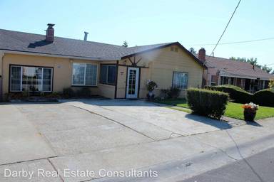 Main picture of 15997 Wellington Way