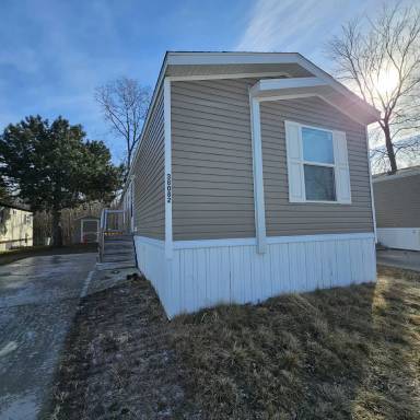 Main picture of 38082 Versailles St