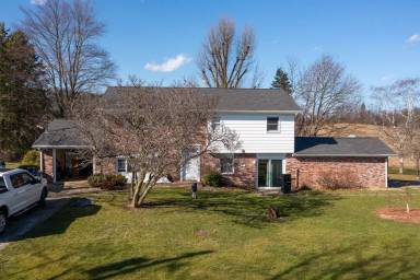 Main picture of 101 Arbor Dr