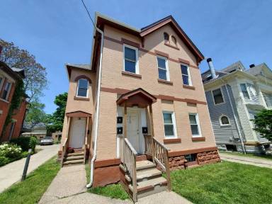 Main picture of 310 W 7th St