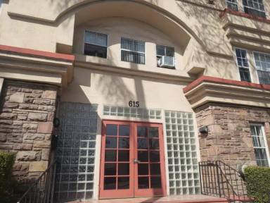 Main picture of 615 N Rossmore Ave