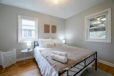 Main picture of 5130 N Yale St