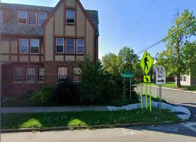 Main picture of 703 Walnut Ave
