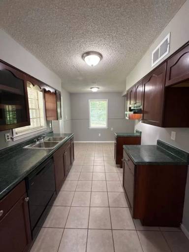 Main picture of 1043 Vinewood Ln