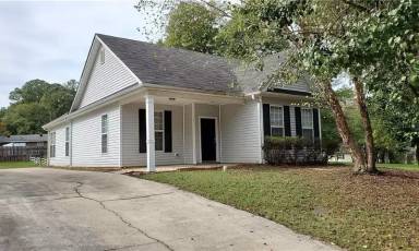 Main picture of 2592 Bates St SE