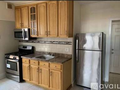 Main picture of 596 Midwood St