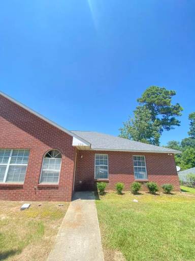 Main picture of 678 Yeager Ln