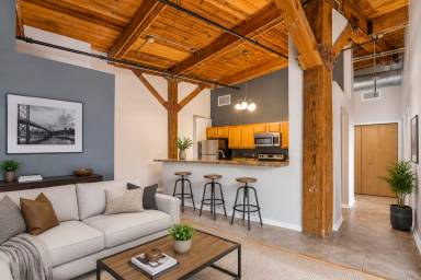 Main picture of 2820 Detroit Ave
