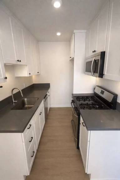 Main picture of 2408 Ocean Park Blvd