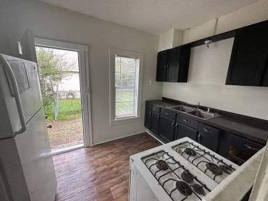 Main picture of 1221 Taylor St