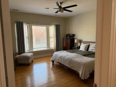 Main picture of 1215 W Sunnyside Ave