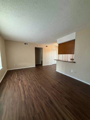 Main picture of 8004 8006 Cambridge Cir