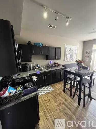 Main picture of 601 W Bacon St