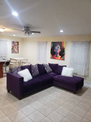 Main picture of 1735 King Dr