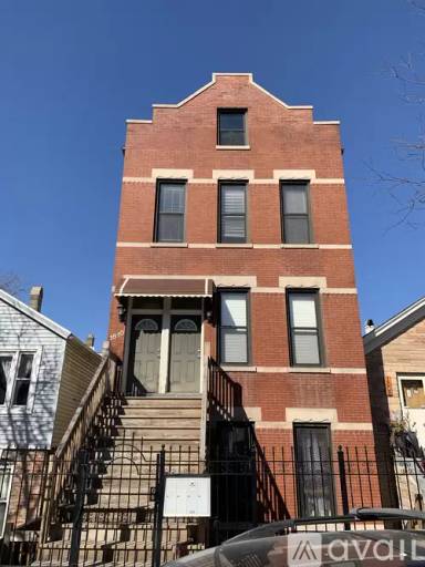 Main picture of 1810 W Cullerton St