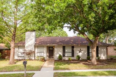 Main picture of 319 Gwendola Dr