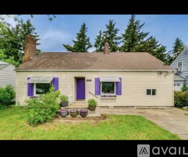 Main picture of 9053 NE Halsey St