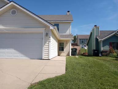 Main picture of 906 Christie Ct