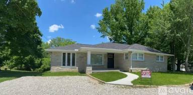 Main picture of 812 E Main St