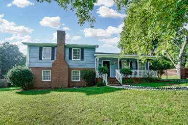 Main picture of 5800 Charing Pl