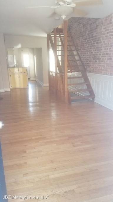 Main picture of 27 E Heath St