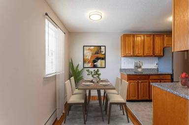 Main picture of Colonial Village Apts