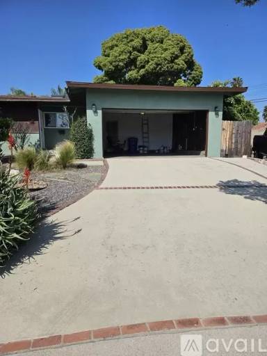 Main picture of 4976 Denver St