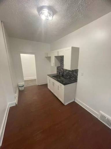 Main picture of 395 E 152nd St