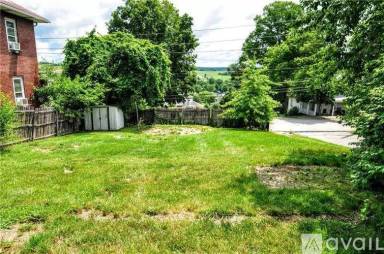 Main picture of 109 E Cross Ave