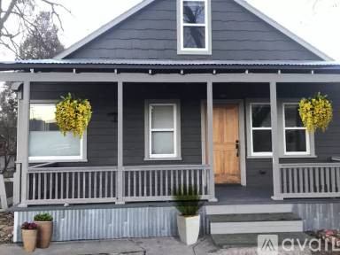 Main picture of 330 Benton Ave