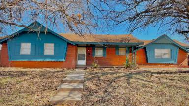 Main picture of 335 W Silverwood Dr