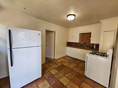Main picture of 202 Sycamore St NE