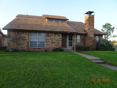 Main picture of 2027 Lyon Ct