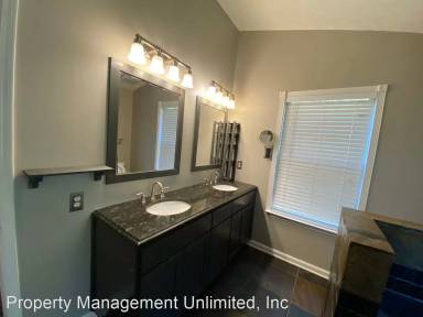 Main picture of 642 Crestworth Xing