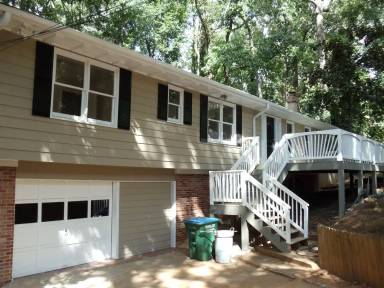 Main picture of 1526 Village Dr