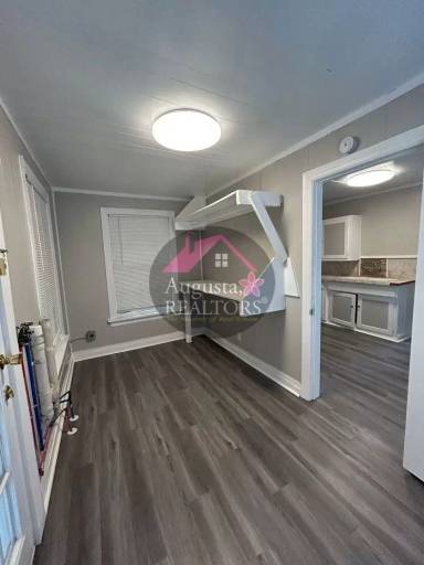 Main picture of 2942 S 7th St