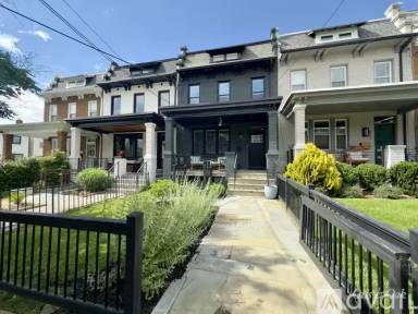 Main picture of 825 Emerson St NW