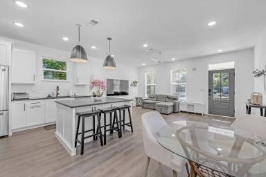 Main picture of 710 W La Rua St