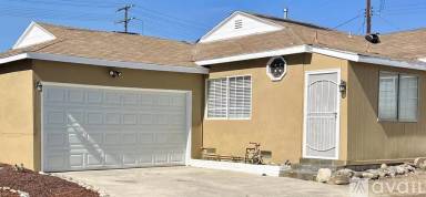 Main picture of 8246 Beeman Ave